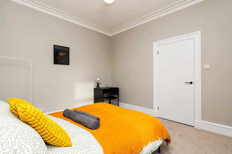 Room 2, 2 Bedroom Flat - Free Parking, Aberdeenshire