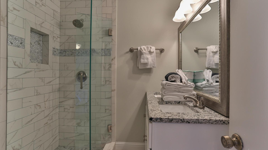 Bathroom 1, Aegean 305, Okaloosa