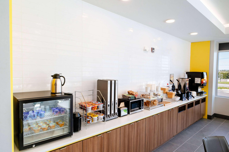 Food & Drinks 5, Microtel Inn & Suites By Wyndham Newark NY, Wayne