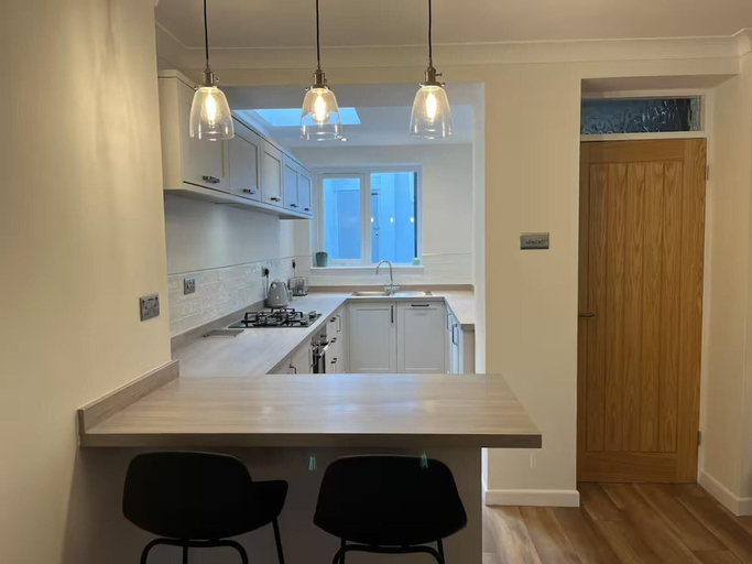 Private kitchen 5, Charming 3-bed Cottage - Private Garden & Parking, Torbay