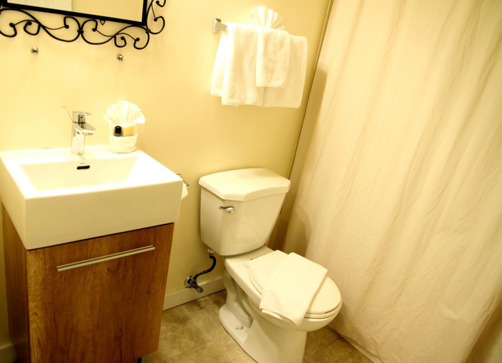 Bathroom 4, Hotel Squamish, Squamish-Lillooet