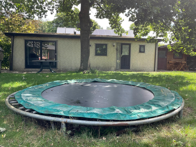 Sport & Beauty, Uden Chalet with Scenic Terrace, Uden