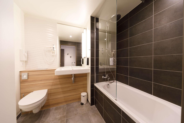 Bathroom 4, Campanile Findrol Savoie Leman, Haute-Savoie