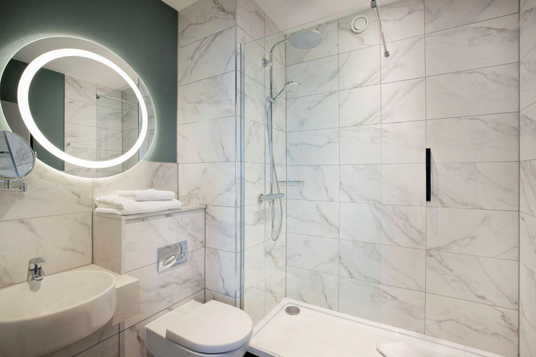 Bathroom 4, Leonardo Royal Hotel Birmingham, Birmingham