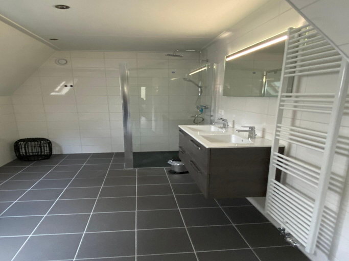 Bathroom 3, Holiday Home near Biesbosch National Park, Oosterhout