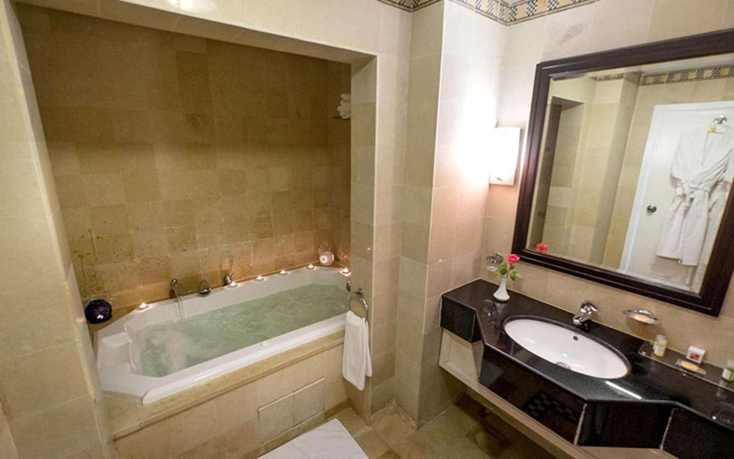 Bathroom 5, Medina Solaria and Thalasso Hotel, Hammamet
