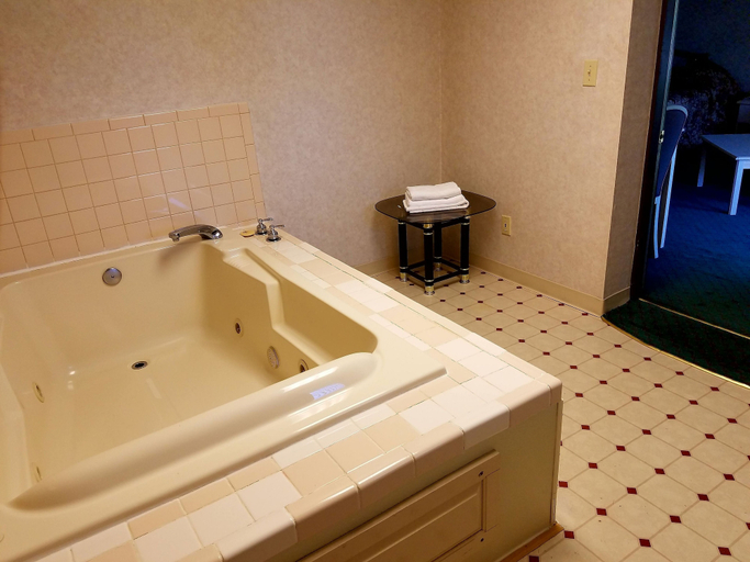 Bathroom 4, Baymont by Wyndham Cookeville, Putnam
