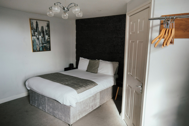 Bedroom, Hotels 247, Newport