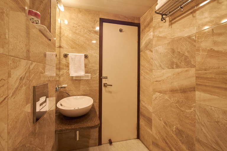 Bathroom, RAJASHREE PALACE HOTEL, Darjiling