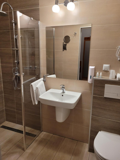Others 4, Hotel Olimp, Chojnice