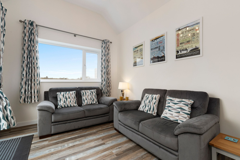 Room 3, Bramble Cottage - Dog Friendly Cottage Hot Tub, Pembrokeshire