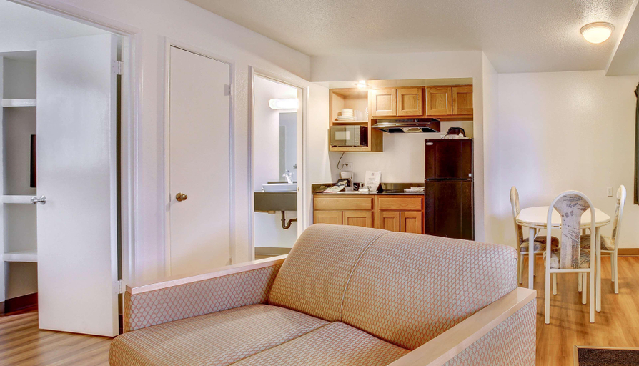 Bedroom 3, Motel 6 Coos Bay, Coos