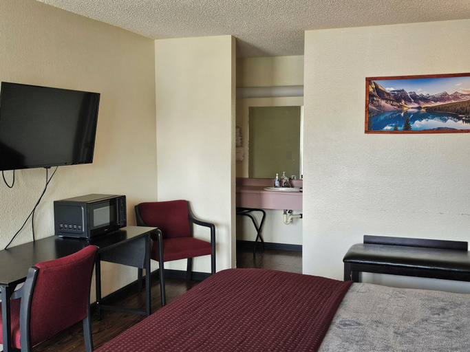 Others 5, Sumner Motor Inn, Pierce