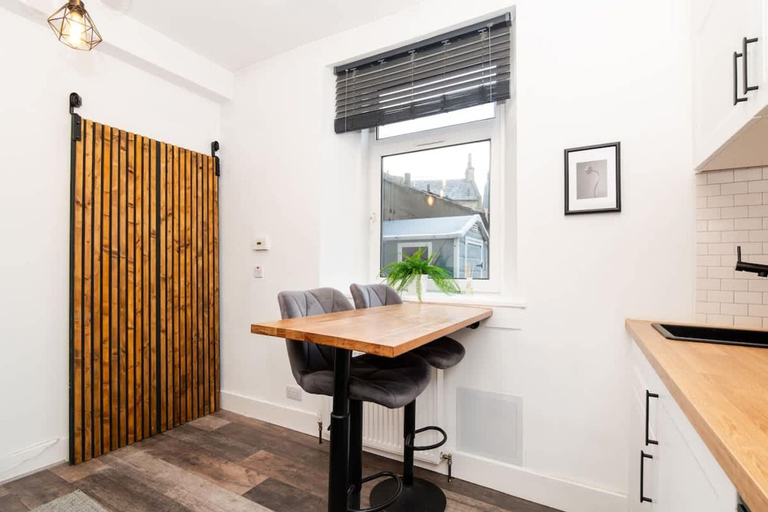 Room 2, 1 Bedroom Apartment-free Parking, Aberdeen