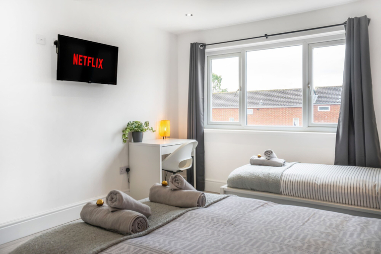 Room 3, 3 Bedroom House-free Parking, North Tyneside