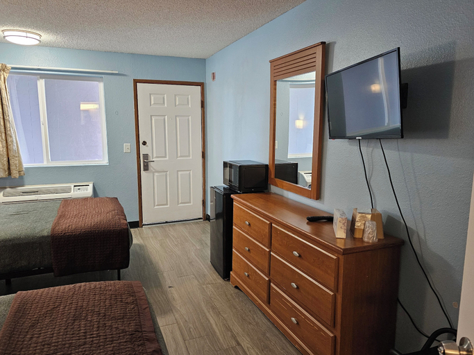 Bedroom 3, Sumner Motor Inn, Pierce