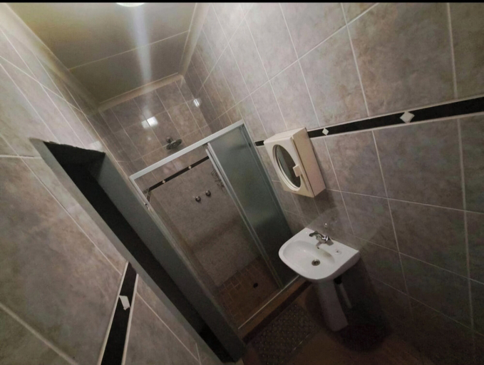 Bathroom, Nikita Motel, Bojanala