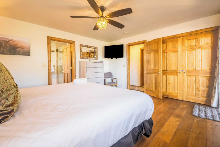 Bedroom 2, Hot Tub, Fire Pit, Game Room, Large Deck, Views Angels Camp Lodge by Avantstay, San Bernardino