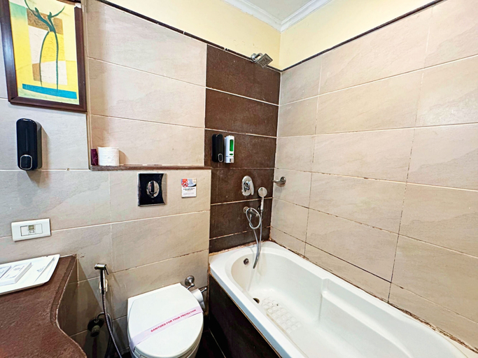 Bathroom 4, The Oakland plaza - Nehru Place by Orion Hotels, Delhi