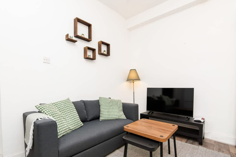 Room 5, 1 Bedroom Apartment-free Parking, Aberdeen