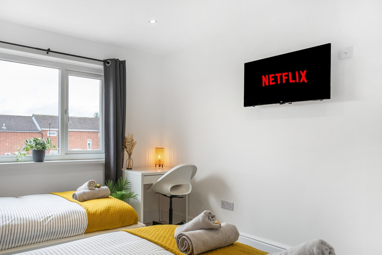 Room 2, 3 Bedroom House-free Parking, North Tyneside