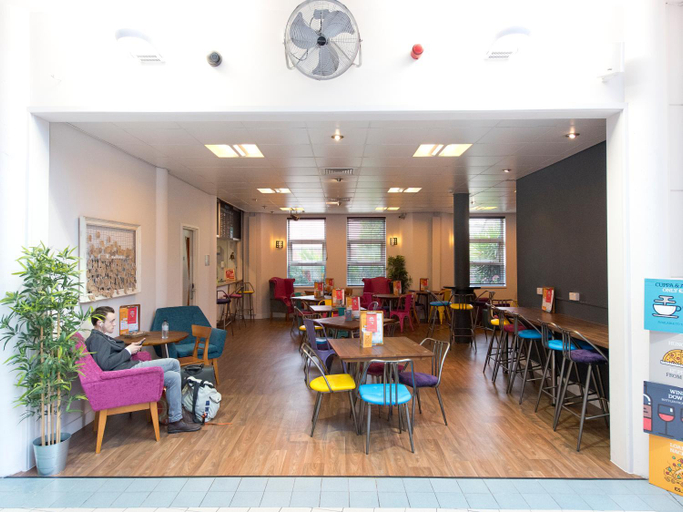 Food & Drinks 5, YHA London Thameside Hostel, London