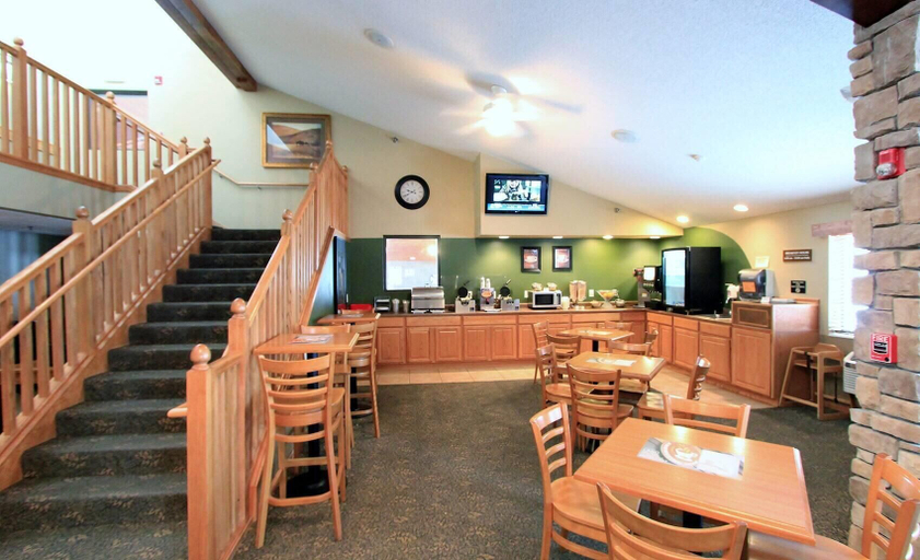 Food & Drinks 5, AmericInn by Wyndham Cedar Rapids Airport, Linn