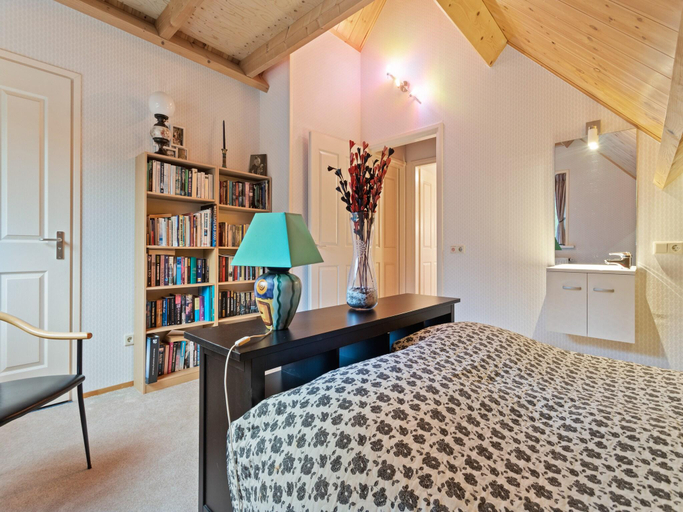Bedroom 2, Terrace Apartment with Lush Garden, Epe