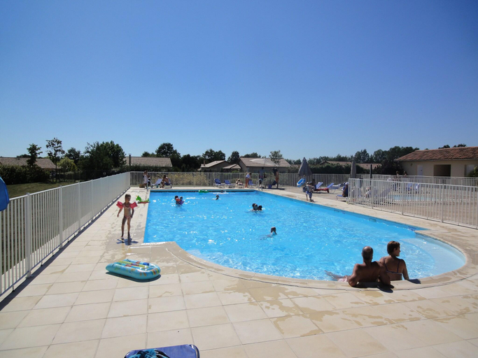 Sport & Beauty 3, Luxe villa in Les Forges with BBQ Garden, Deux-Sèvres