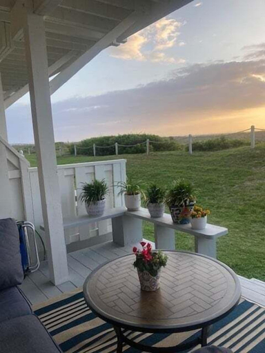 Others 3, Oceanside Townhouse with Ocean View and Access to the Deck by RedAwning, Nassau