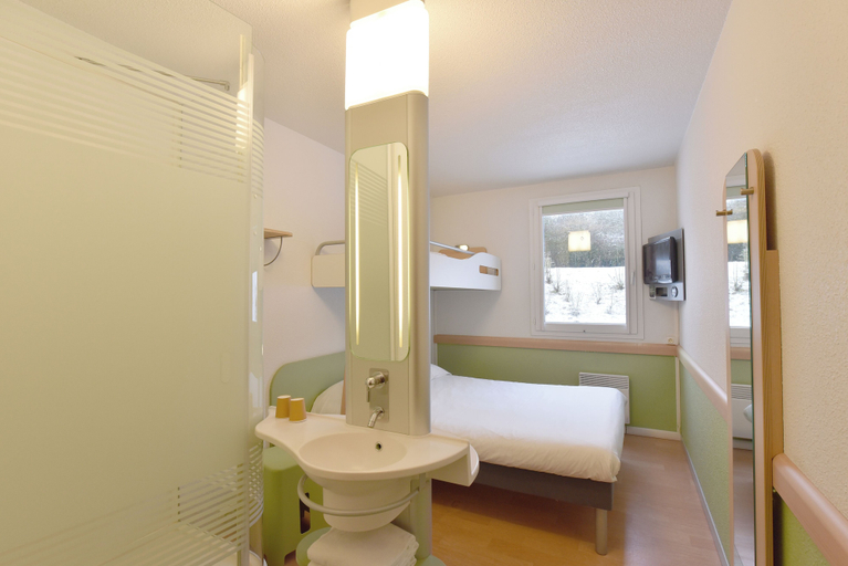 Bathroom 4, Ibis Budget Noyon, Oise