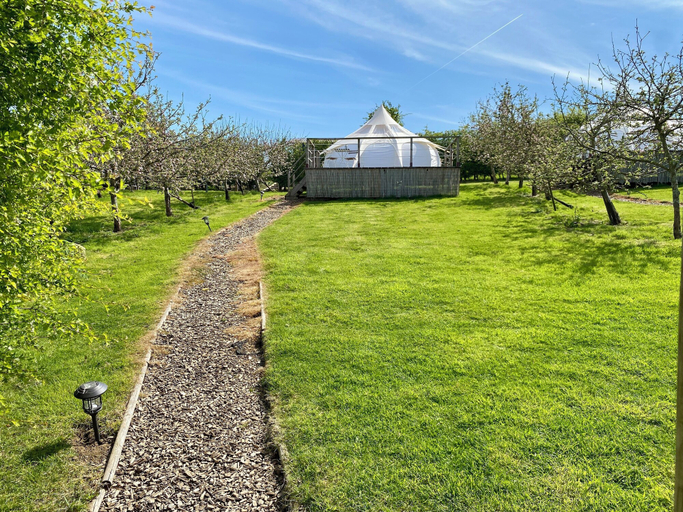 Others 5, Stargazer Tent 1, Rutland