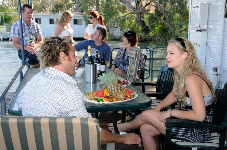 Food & Drinks 5, Boats and Bedzzz Houseboat Stays, Renmark Paringa - Renmark