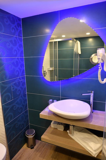 Bathroom 3, Le Claridge, Corse-du-Sud