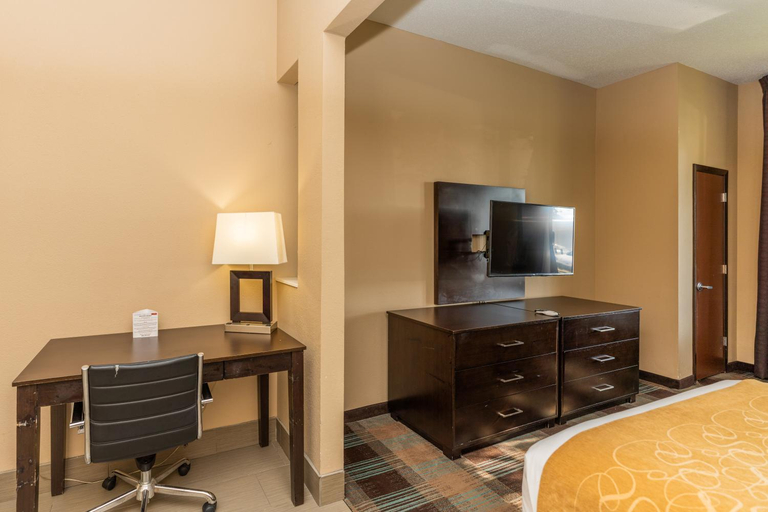 Bedroom 3, Comfort Suites Houston West at Clay Road, Houston