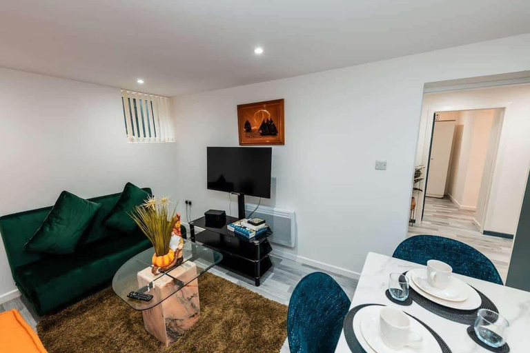 Interior 4, Sale 2-bedroom Apt - Sleeps 5 - Free Parking, Trafford
