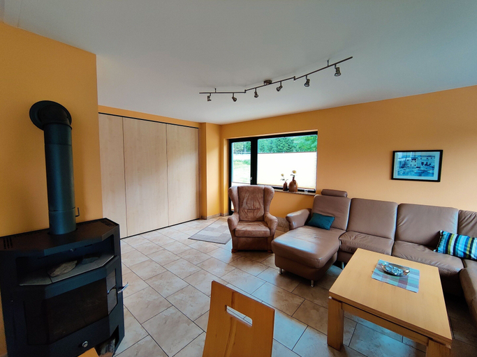 Living room 5, Spacious Semi-detached House With Wood Stove Located Directly on the Rennsteig, Hildburghausen