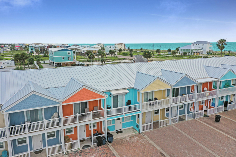 Exterior & Views 2, Set Sail at 5, Bay