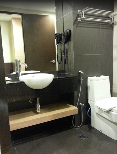 Bathroom 2, C'haya Hotel, Kota Kinabalu