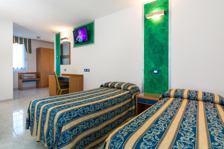 Others 4, Hotel Centrale, Udine
