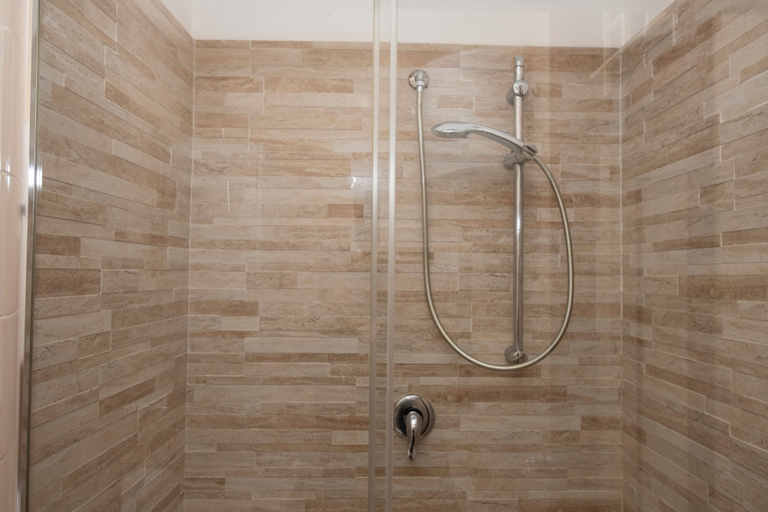 Bathroom 4, Appartamento Conturrana 5 posti letto sul mare, Trapani