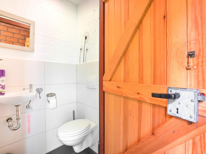 Bathroom 3, Holiday Home in Ulestraten with Forest, Meerssen