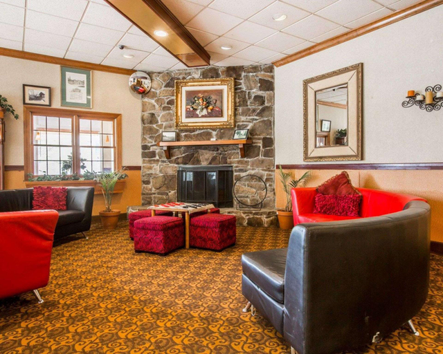 Public Area 2, Quality Inn & Conference Center Brattleboro North, Windham
