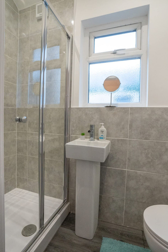 Room 2, 4 Bedrooms-4 Bathrooms House, Cumbria