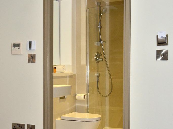 Bathroom 3, Arch Apartment, London
