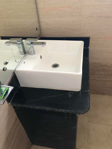 Bathroom 4, Hotel Guru, Gandaki