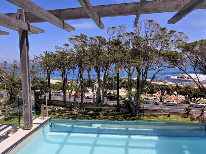 Sport & Beauty 2, Blue Views Penthouse Beachfront Apartment with Pool, City of Cape Town