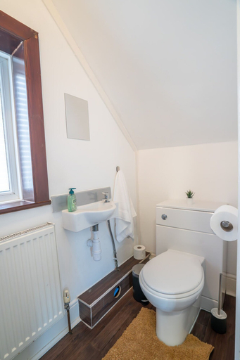 Bathroom 4, Stylish 3 Bed House-free Parking, Gateshead