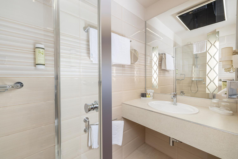 Bathroom 3, Carlton Hotel Buda Castle, Budapesti