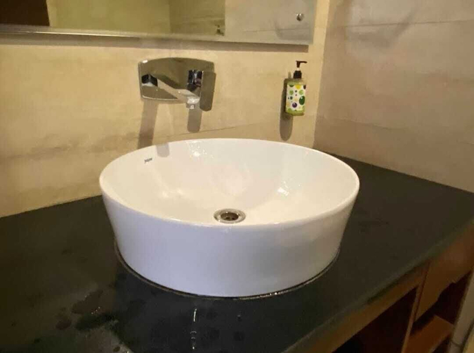 Bathroom 4, Hotel Phoenix, Dehradun